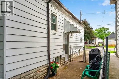 277 Normanhurst Avenue Hamilton ON L8H 5N3