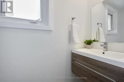 69 Hawk Crescent Ottawa ON K1V 9G8