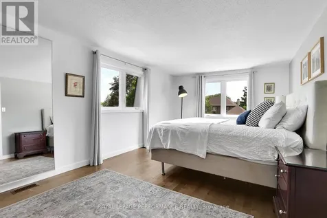 69 Hawk Crescent Ottawa ON K1V 9G8