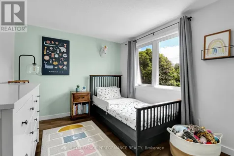 69 Hawk Crescent Ottawa ON K1V 9G8