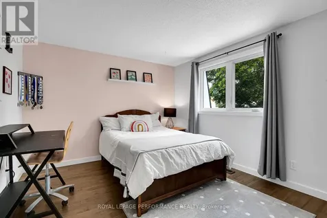 69 Hawk Crescent Ottawa ON K1V 9G8