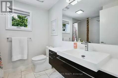 69 Hawk Crescent Ottawa ON K1V 9G8