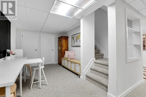 69 Hawk Crescent Ottawa ON K1V 9G8
