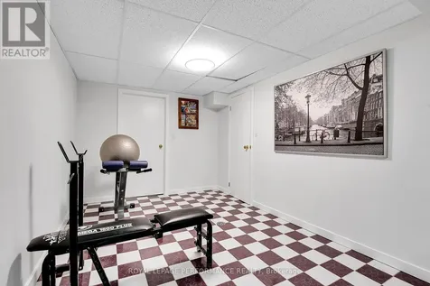69 Hawk Crescent Ottawa ON K1V 9G8