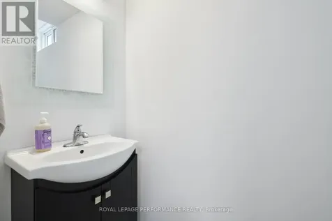 69 Hawk Crescent Ottawa ON K1V 9G8