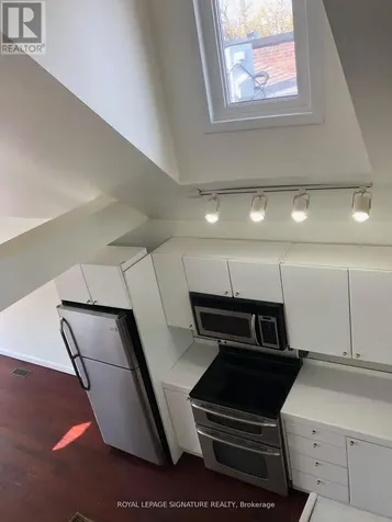 20 Kew Beach Avenue Toronto (the Beaches) ON M4L 1B7