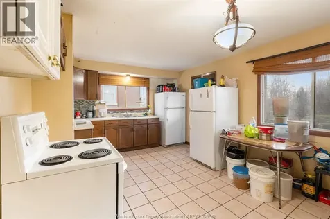 497 Caron Avenue Windsor ON N9A 5B5