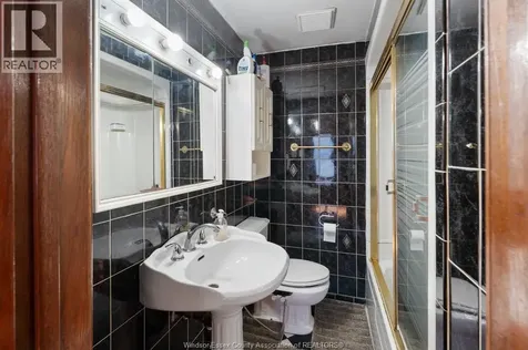 497 Caron Avenue Windsor ON N9A 5B5