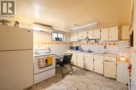 497 Caron Avenue Windsor ON N9A 5B5