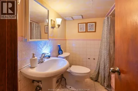 497 Caron Avenue Windsor ON N9A 5B5