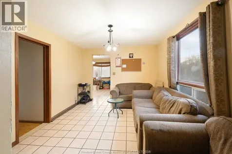 497 Caron Avenue Windsor ON N9A 5B5