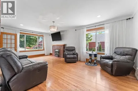 2307 Fraser Avenue Windsor ON N8X 3Z8