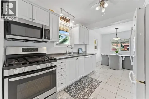 2307 Fraser Avenue Windsor ON N8X 3Z8