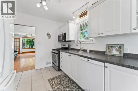 2307 Fraser Avenue Windsor ON N8X 3Z8
