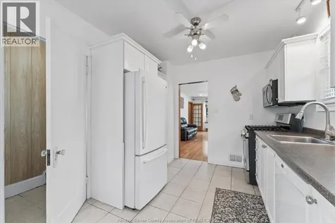 2307 Fraser Avenue Windsor ON N8X 3Z8
