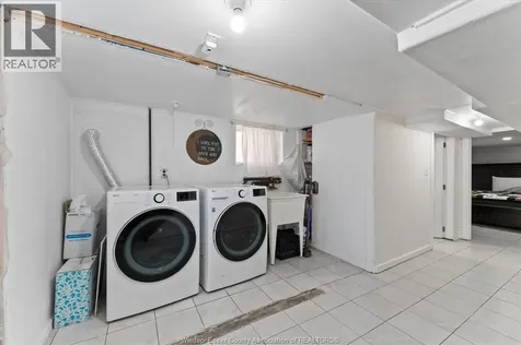 2307 Fraser Avenue Windsor ON N8X 3Z8