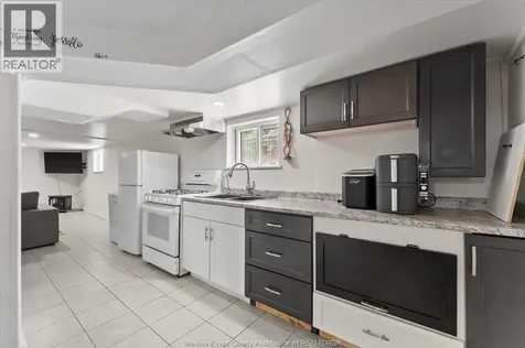 2307 Fraser Avenue Windsor ON N8X 3Z8