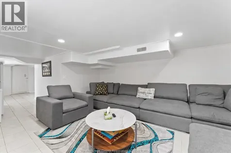 2307 Fraser Avenue Windsor ON N8X 3Z8
