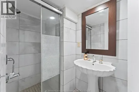 2307 Fraser Avenue Windsor ON N8X 3Z8