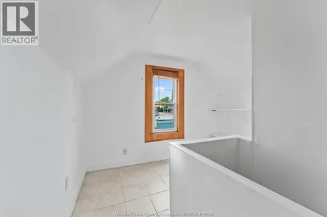 2307 Fraser Avenue Windsor ON N8X 3Z8