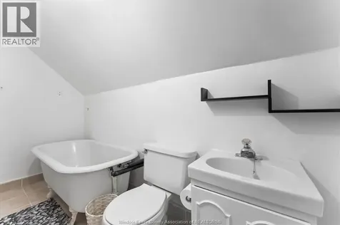 2307 Fraser Avenue Windsor ON N8X 3Z8