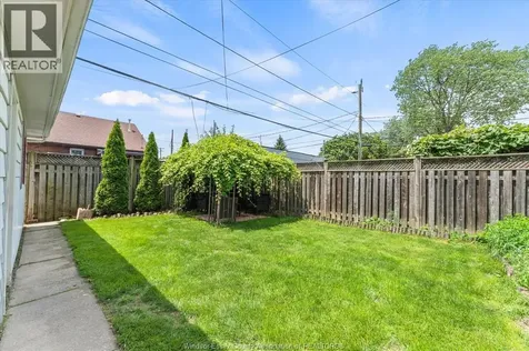 2307 Fraser Avenue Windsor ON N8X 3Z8