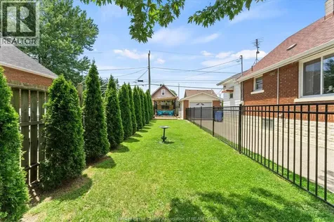 2307 Fraser Avenue Windsor ON N8X 3Z8