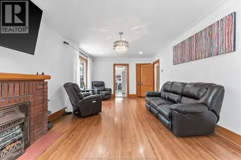 2307 Fraser Avenue Windsor ON N8X 3Z8