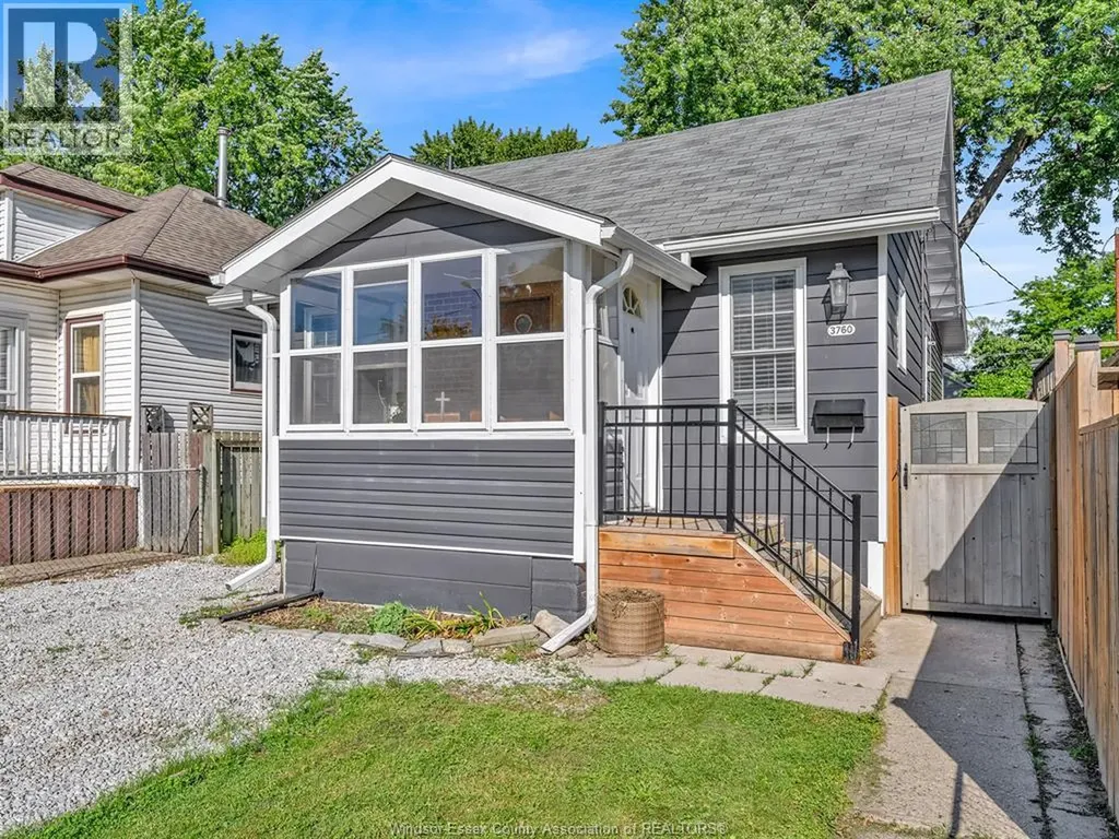 3760 Glenfield Windsor ON N9C 2B2