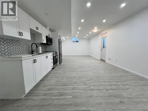1498 Clearwater Avenue Windsor ON N8P 0E9