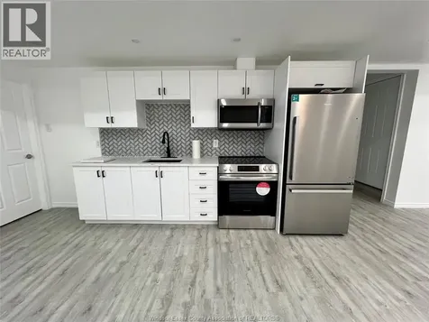 1498 Clearwater Avenue Windsor ON N8P 0E9