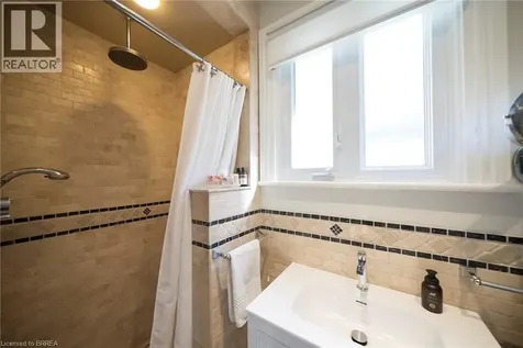 11 Chestnut Avenue Brantford ON N3T 4B9