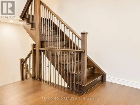 5 Lowes Hill Circle Caledon ON L7C 4H4