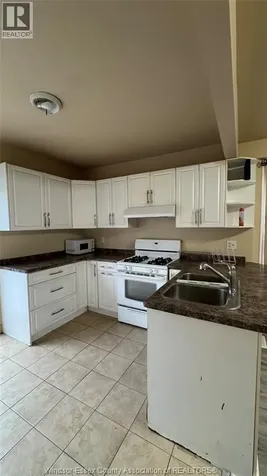408 Elm Avenue Windsor ON N9A 5H1
