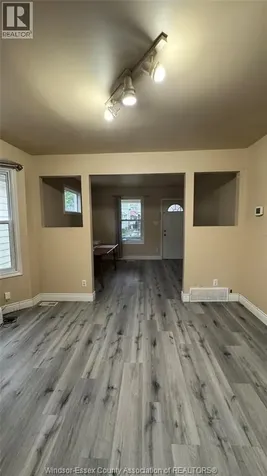 408 Elm Avenue Windsor ON N9A 5H1