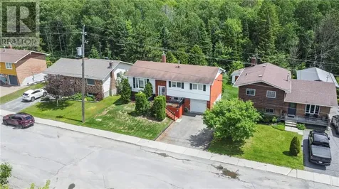 523 Eastern Avenue Lively ON P3Y 1M9