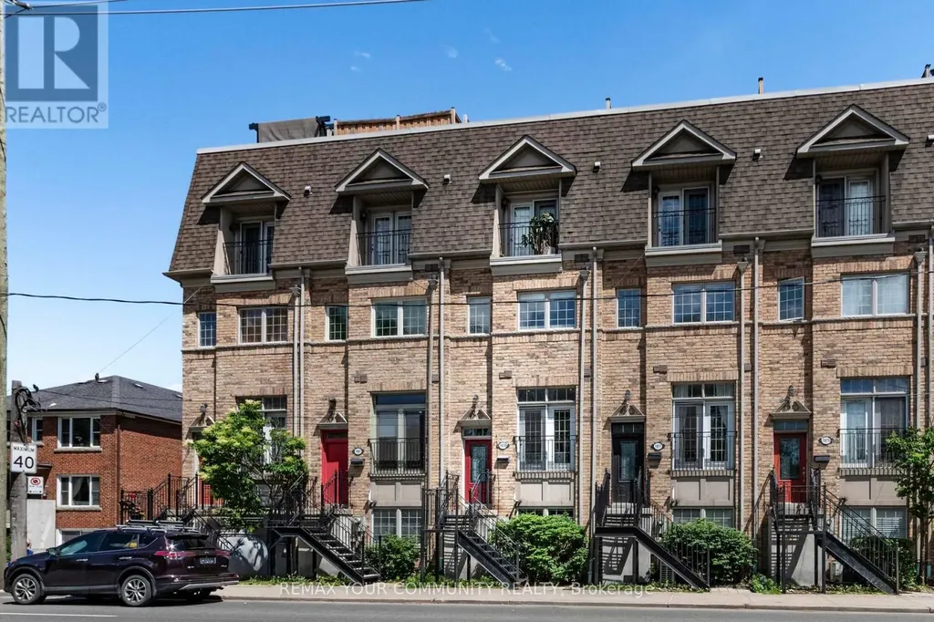 1079 Broadview Avenue Toronto (broadview North) ON M4K 2S4