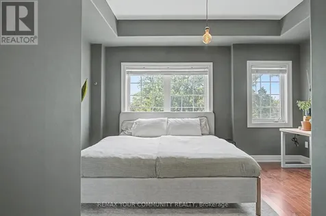 1079 Broadview Avenue Toronto (broadview North) ON M4K 2S4