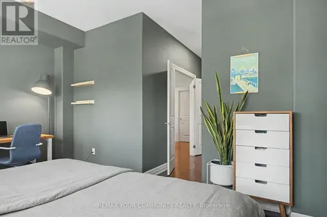 1079 Broadview Avenue Toronto (broadview North) ON M4K 2S4