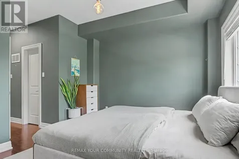 1079 Broadview Avenue Toronto (broadview North) ON M4K 2S4