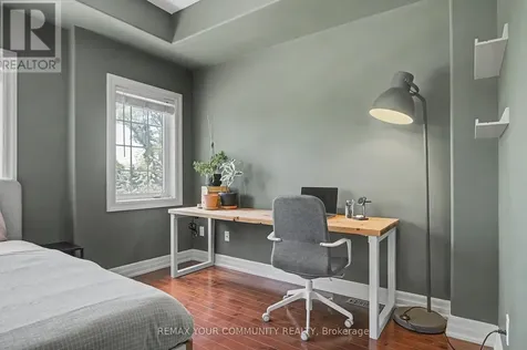 1079 Broadview Avenue Toronto (broadview North) ON M4K 2S4