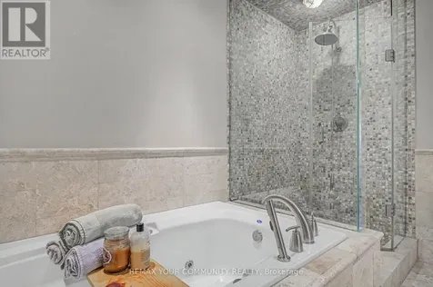1079 Broadview Avenue Toronto (broadview North) ON M4K 2S4