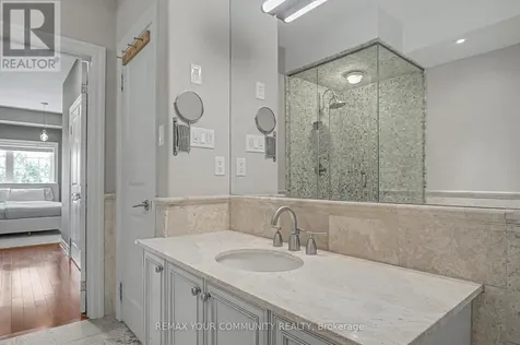 1079 Broadview Avenue Toronto (broadview North) ON M4K 2S4