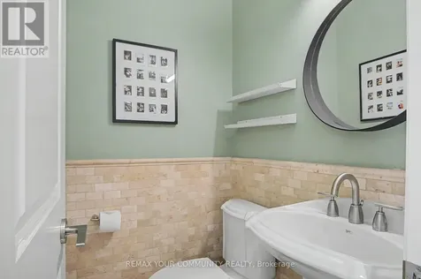 1079 Broadview Avenue Toronto (broadview North) ON M4K 2S4