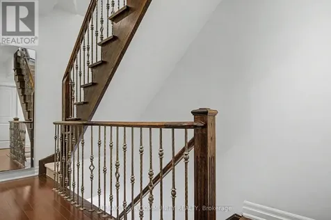 1079 Broadview Avenue Toronto (broadview North) ON M4K 2S4