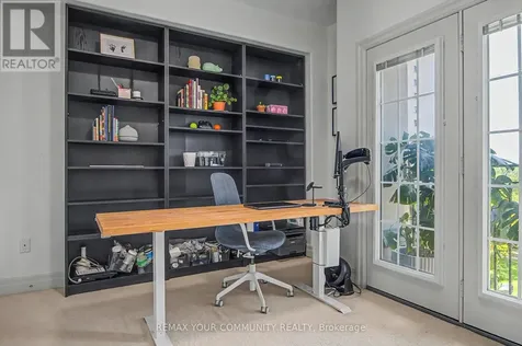 1079 Broadview Avenue Toronto (broadview North) ON M4K 2S4