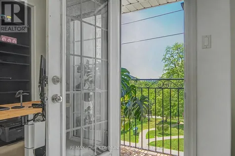 1079 Broadview Avenue Toronto (broadview North) ON M4K 2S4
