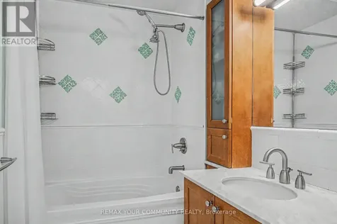 1079 Broadview Avenue Toronto (broadview North) ON M4K 2S4