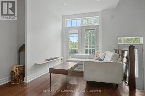 1079 Broadview Avenue Toronto (broadview North) ON M4K 2S4