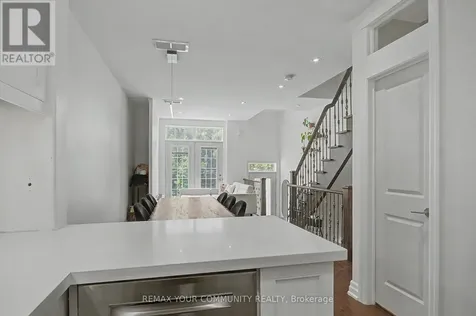 1079 Broadview Avenue Toronto (broadview North) ON M4K 2S4